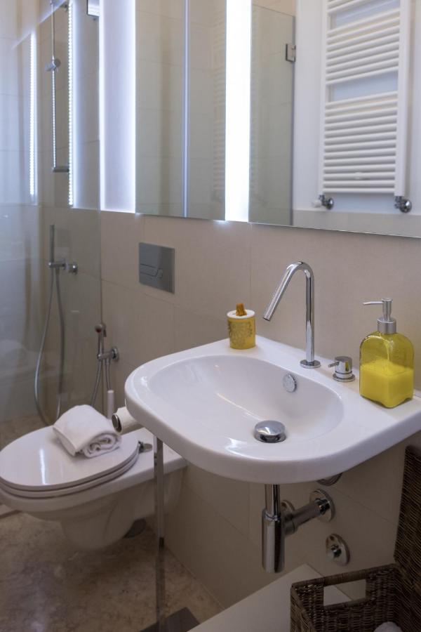 Boutique Rentals-Flores Chic In Historical Center 포르투 외부 사진